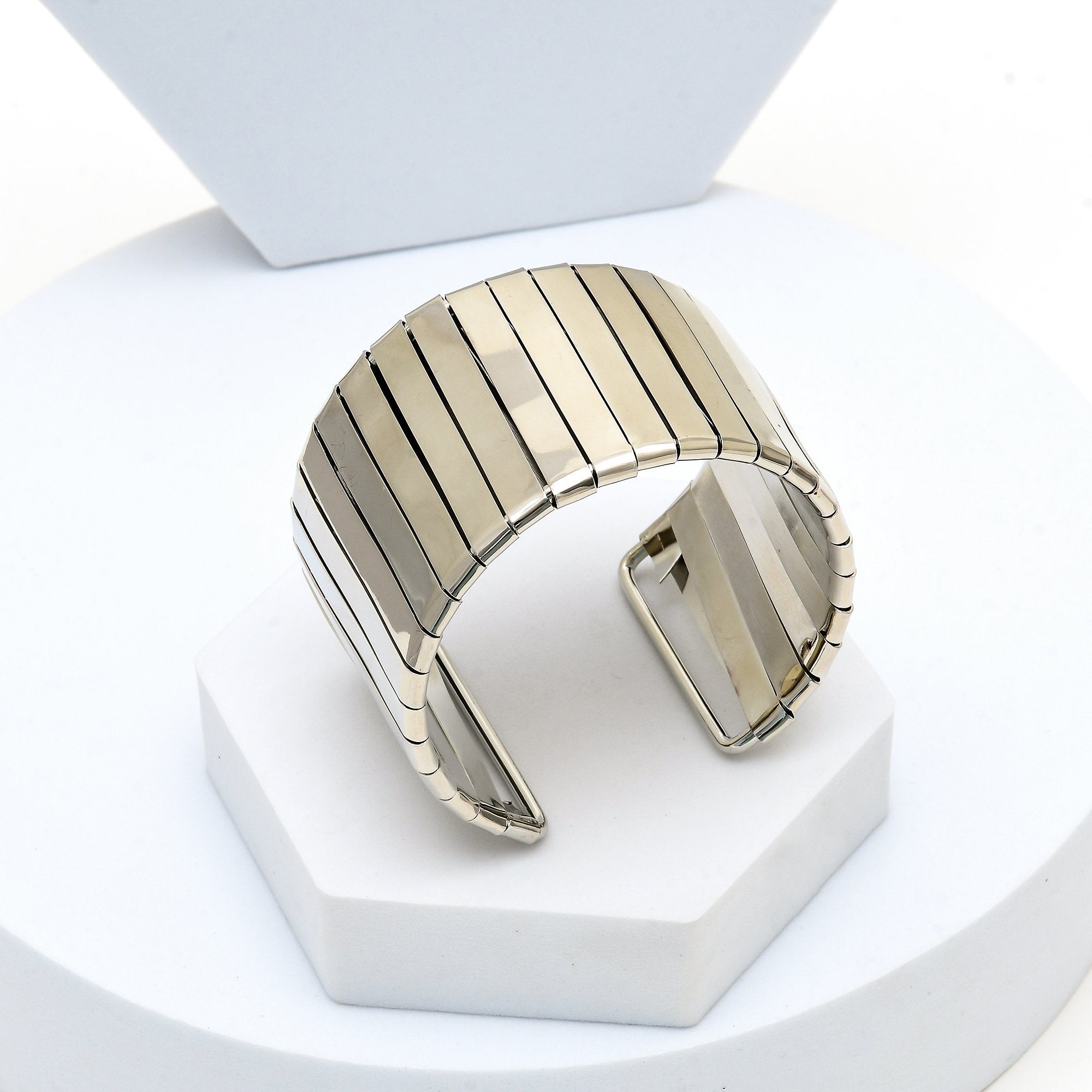 Model wearing the liquid silver Aurelia cuff bracelet to highlight its striking high contrast monochrome reflection