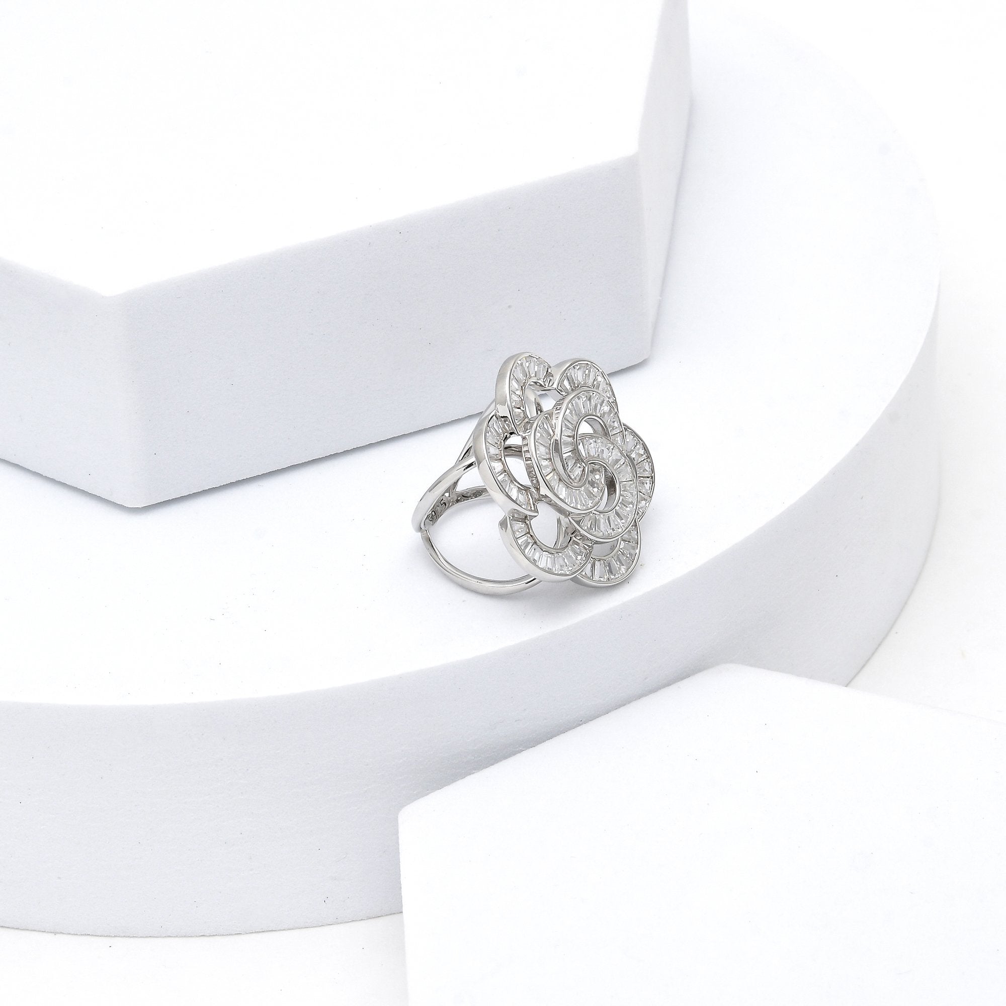 925 sterling silver statement ring with floral design