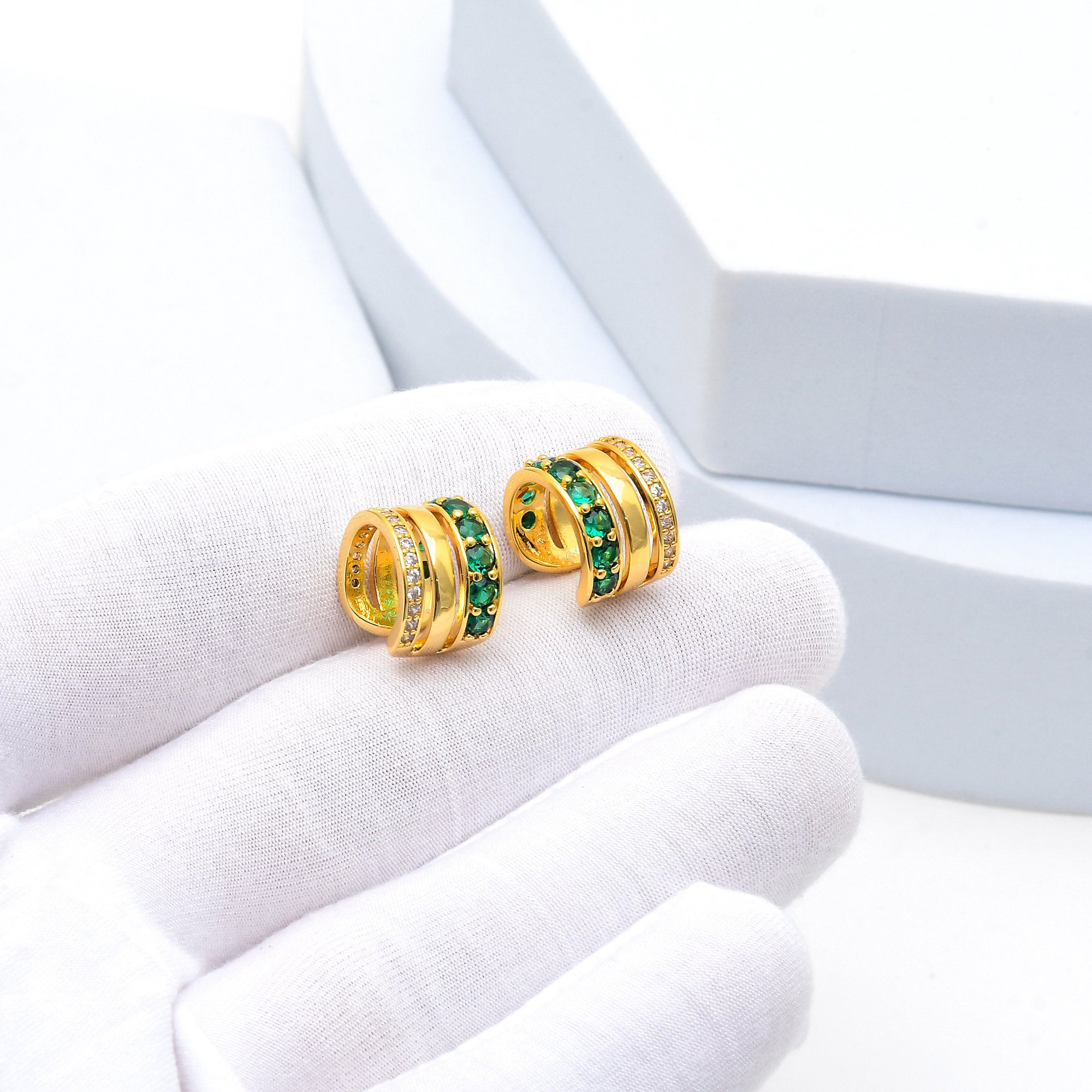     Lightweight gold ear cuff with emerald stones for statement or minimalist styling.