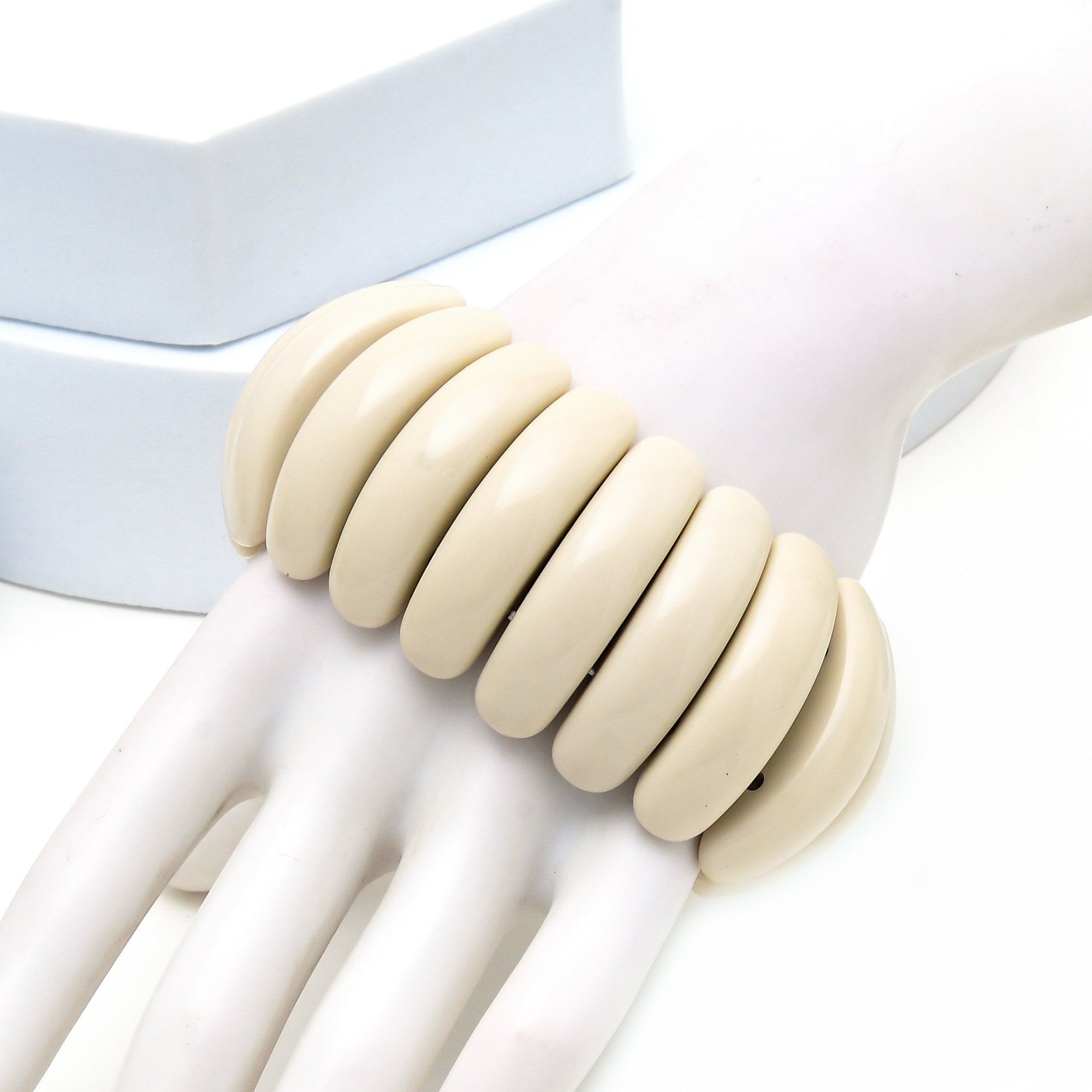 Contemporary stackable bracelet with ribbed acrylic detailing by Civaro