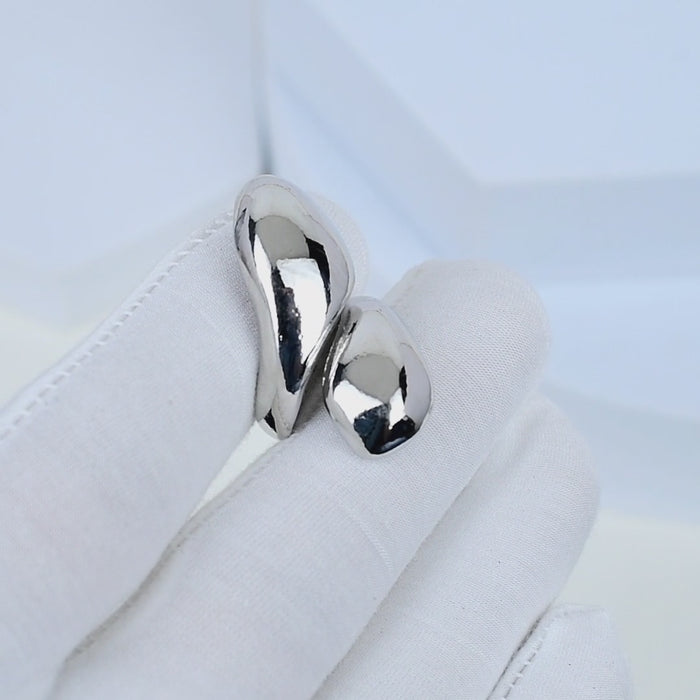 chunky fashionable chunky ring shown in video on white gloves