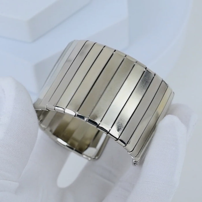 Video showing the flexible movement and high shine liquid reflection of the gold and silver Aurelia segmented cuff bracelets