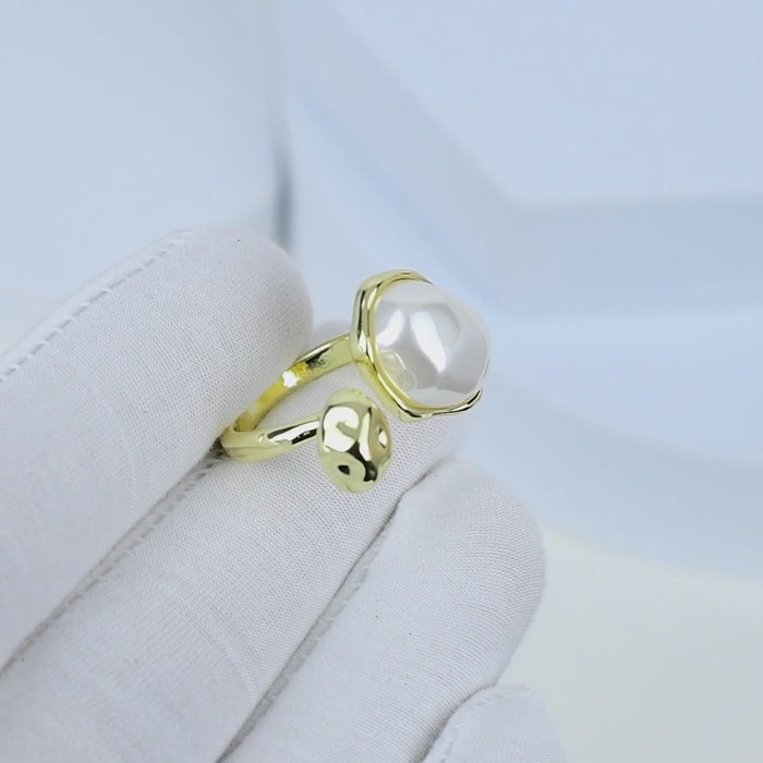     Minimalist pearl statement ring crafted from premium brass and alloy.